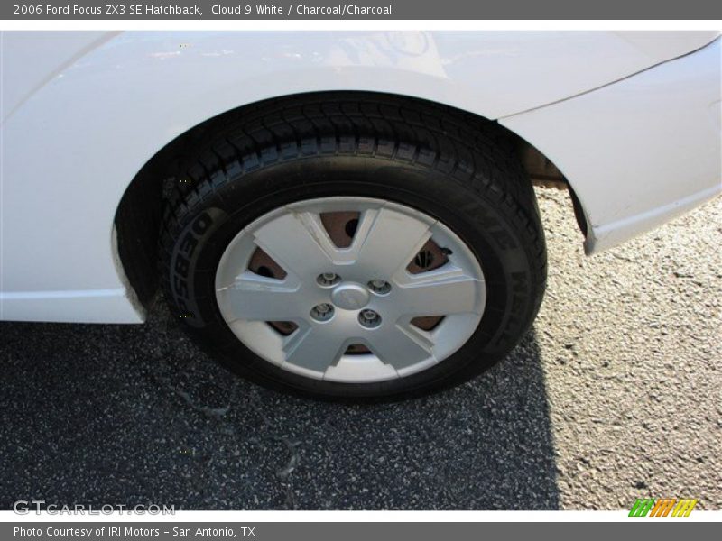 Cloud 9 White / Charcoal/Charcoal 2006 Ford Focus ZX3 SE Hatchback