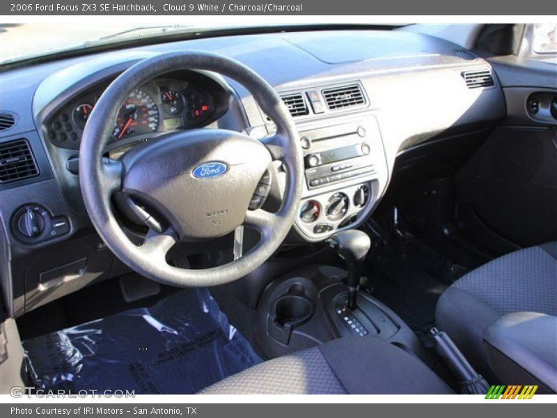 Cloud 9 White / Charcoal/Charcoal 2006 Ford Focus ZX3 SE Hatchback