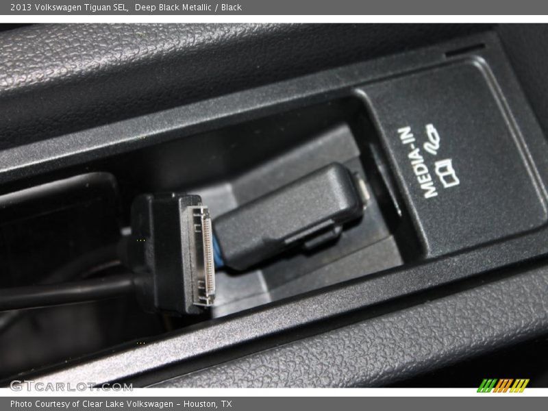 Deep Black Metallic / Black 2013 Volkswagen Tiguan SEL