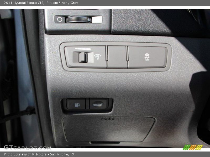 Radiant Silver / Gray 2011 Hyundai Sonata GLS