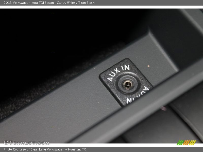 Candy White / Titan Black 2013 Volkswagen Jetta TDI Sedan