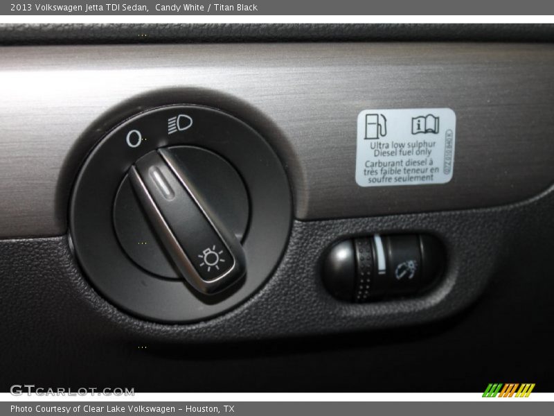 Candy White / Titan Black 2013 Volkswagen Jetta TDI Sedan