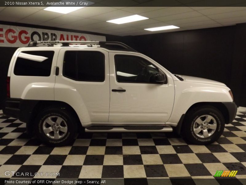 Avalanche White / Gray 2010 Nissan Xterra S