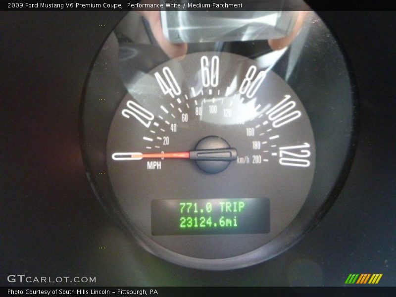 Performance White / Medium Parchment 2009 Ford Mustang V6 Premium Coupe