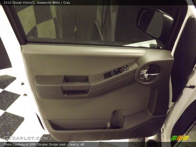 Avalanche White / Gray 2010 Nissan Xterra S