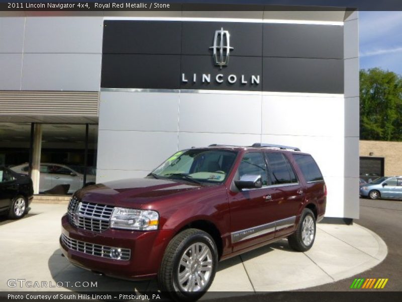 Front 3/4 View of 2011 Navigator 4x4