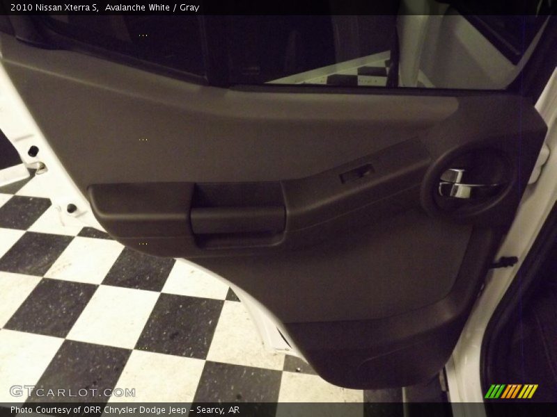 Avalanche White / Gray 2010 Nissan Xterra S