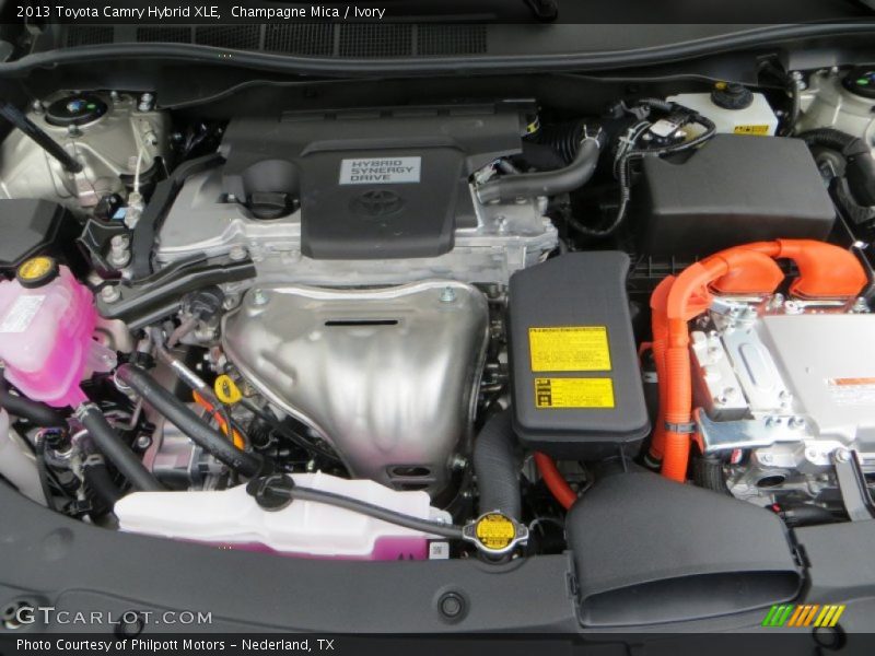 Champagne Mica / Ivory 2013 Toyota Camry Hybrid XLE