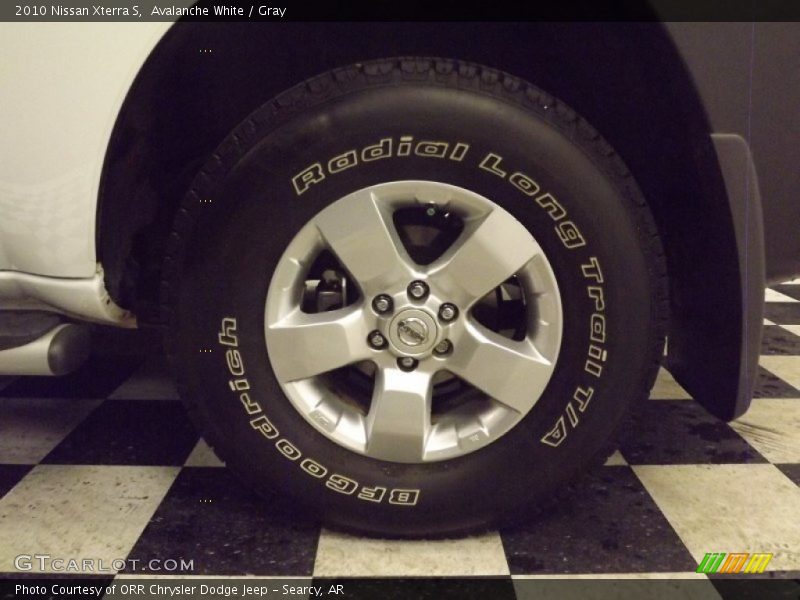 Avalanche White / Gray 2010 Nissan Xterra S