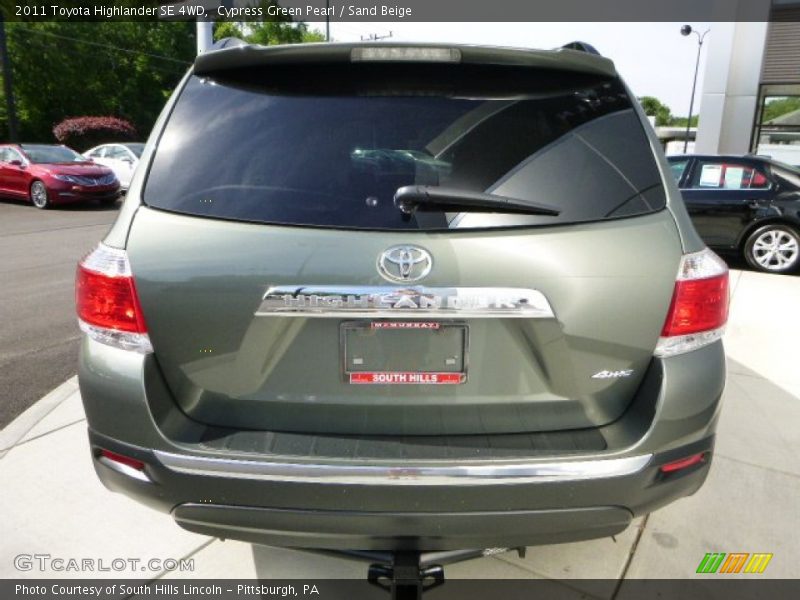 Cypress Green Pearl / Sand Beige 2011 Toyota Highlander SE 4WD