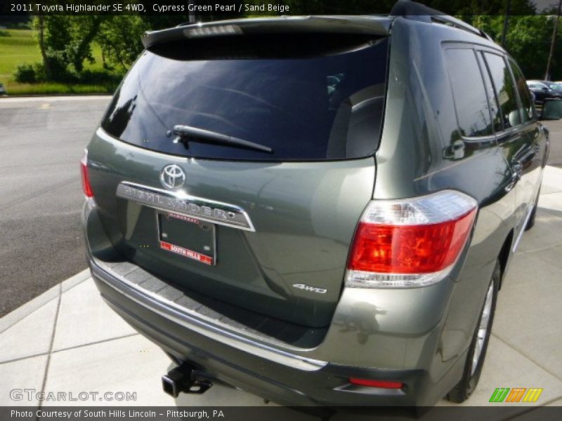 Cypress Green Pearl / Sand Beige 2011 Toyota Highlander SE 4WD