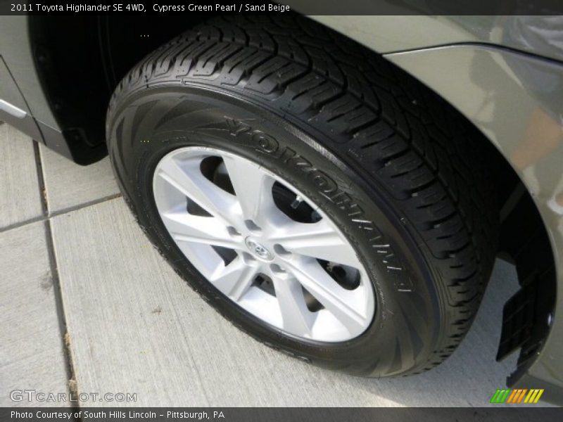 Cypress Green Pearl / Sand Beige 2011 Toyota Highlander SE 4WD