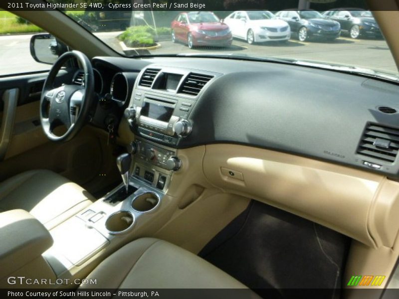 Cypress Green Pearl / Sand Beige 2011 Toyota Highlander SE 4WD