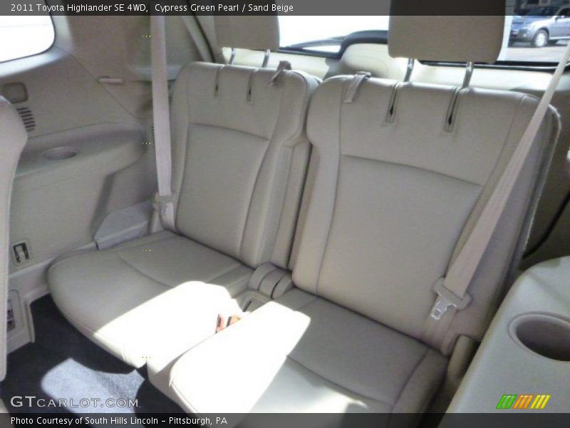 Cypress Green Pearl / Sand Beige 2011 Toyota Highlander SE 4WD