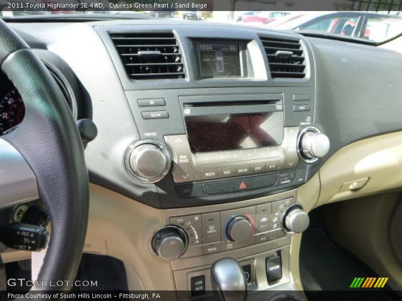 Cypress Green Pearl / Sand Beige 2011 Toyota Highlander SE 4WD
