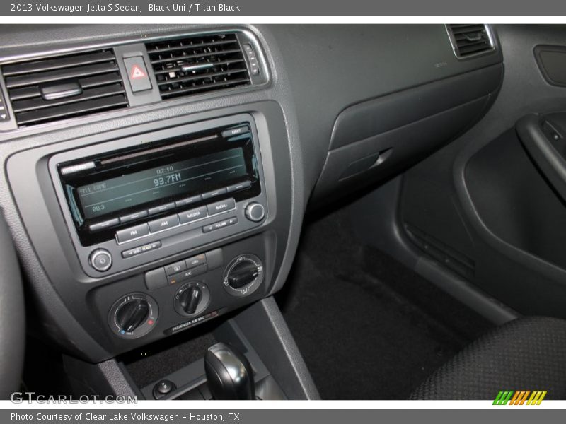 Black Uni / Titan Black 2013 Volkswagen Jetta S Sedan