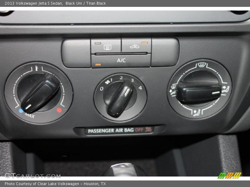 Black Uni / Titan Black 2013 Volkswagen Jetta S Sedan