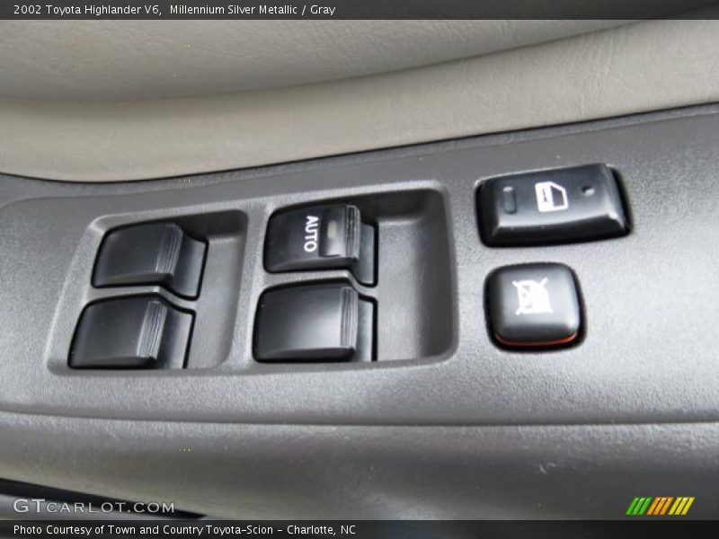 Millennium Silver Metallic / Gray 2002 Toyota Highlander V6