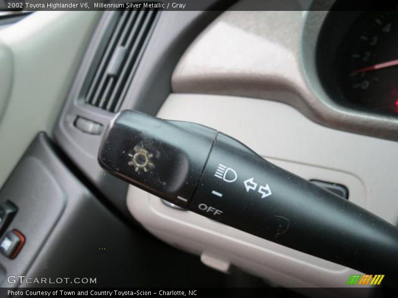 Millennium Silver Metallic / Gray 2002 Toyota Highlander V6