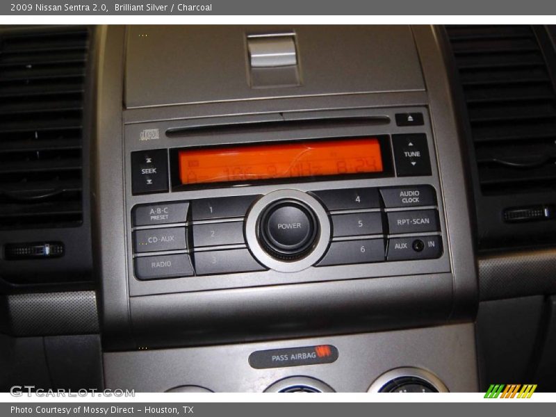 Brilliant Silver / Charcoal 2009 Nissan Sentra 2.0