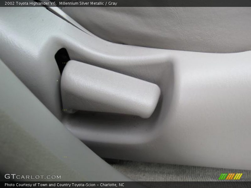 Millennium Silver Metallic / Gray 2002 Toyota Highlander V6