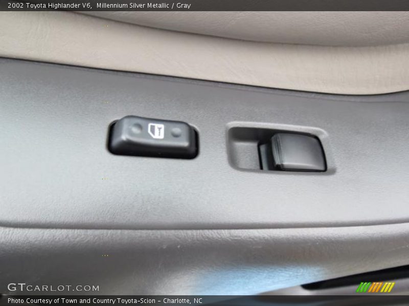 Millennium Silver Metallic / Gray 2002 Toyota Highlander V6