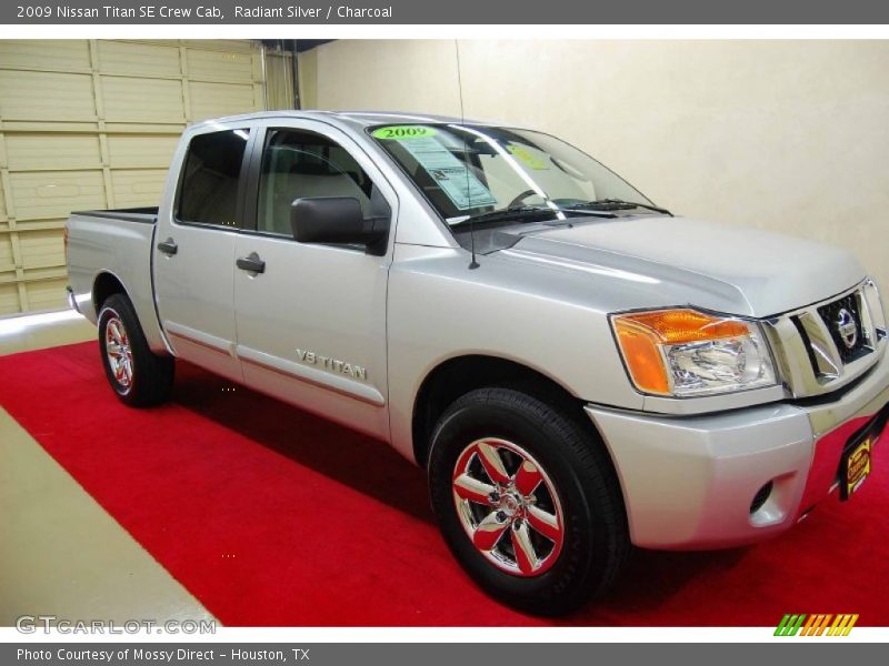 Radiant Silver / Charcoal 2009 Nissan Titan SE Crew Cab
