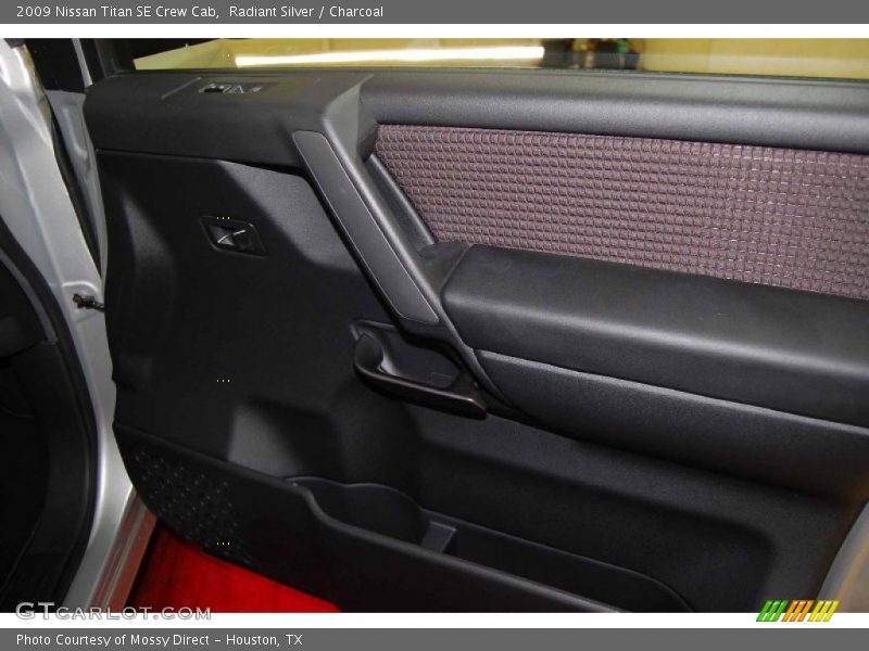 Radiant Silver / Charcoal 2009 Nissan Titan SE Crew Cab