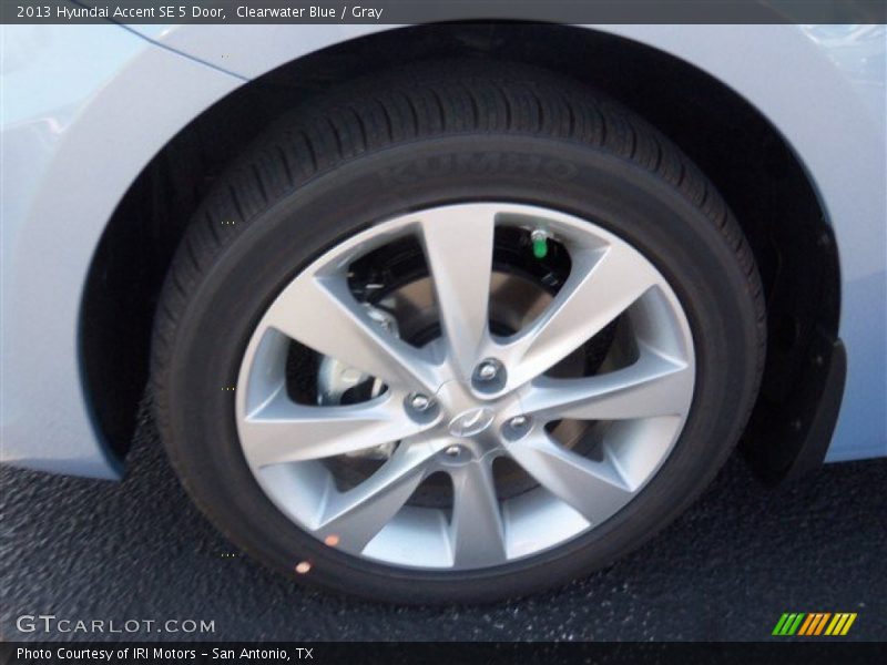 Clearwater Blue / Gray 2013 Hyundai Accent SE 5 Door