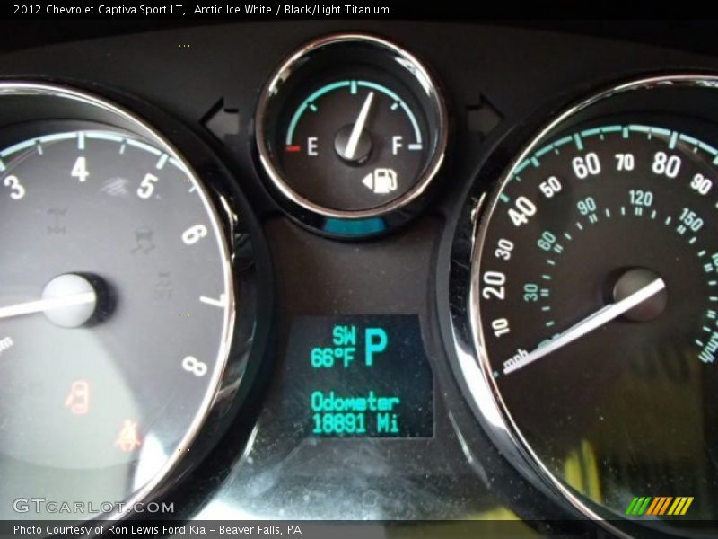 Arctic Ice White / Black/Light Titanium 2012 Chevrolet Captiva Sport LT
