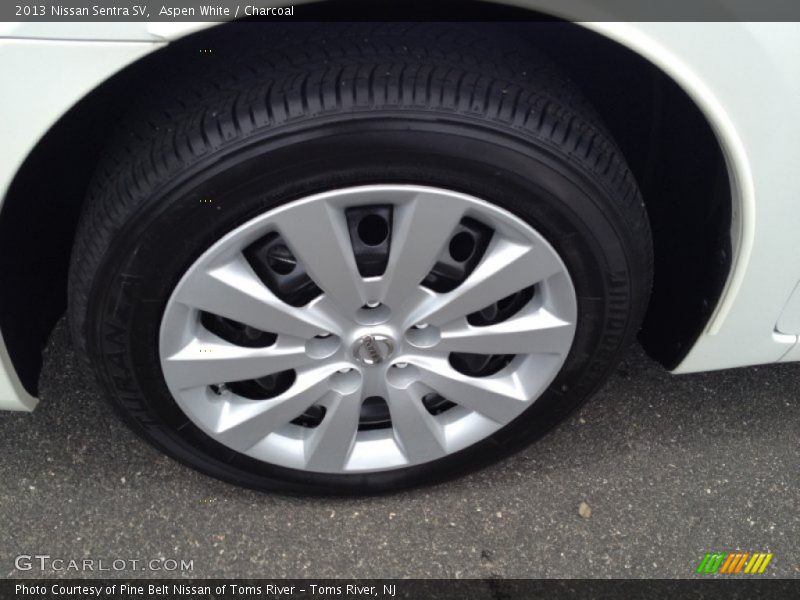 Aspen White / Charcoal 2013 Nissan Sentra SV