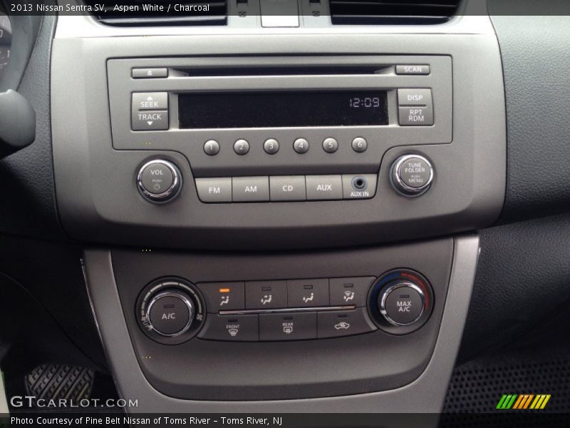 Aspen White / Charcoal 2013 Nissan Sentra SV