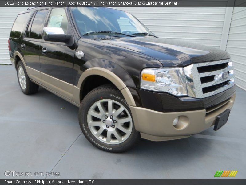 Front 3/4 View of 2013 Expedition King Ranch