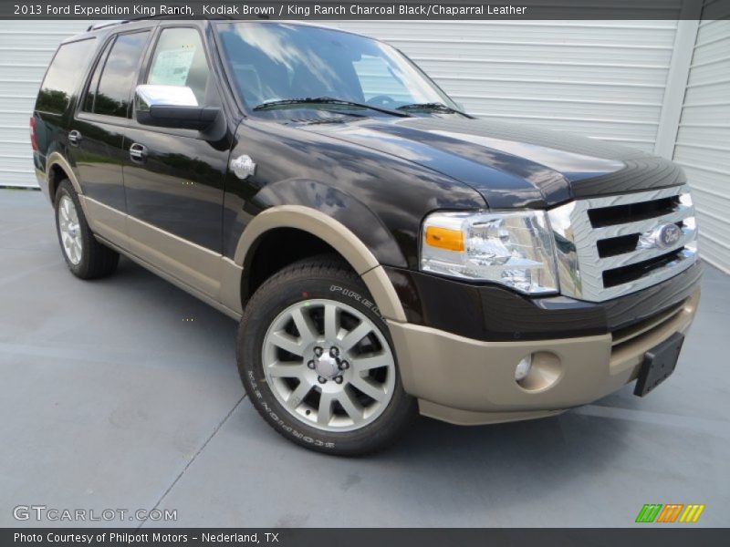 Front 3/4 View of 2013 Expedition King Ranch