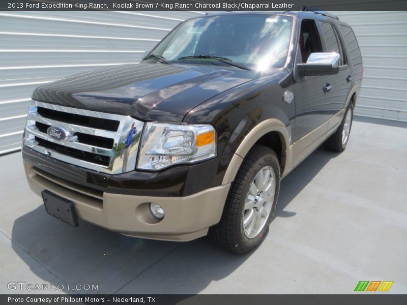 Front 3/4 View of 2013 Expedition King Ranch