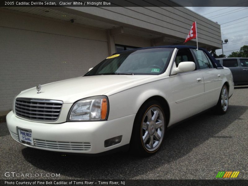 Glacier White / Midnight Blue 2005 Cadillac DeVille Sedan