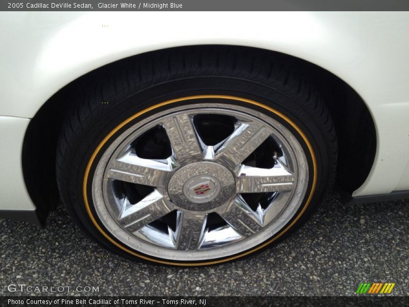 Glacier White / Midnight Blue 2005 Cadillac DeVille Sedan