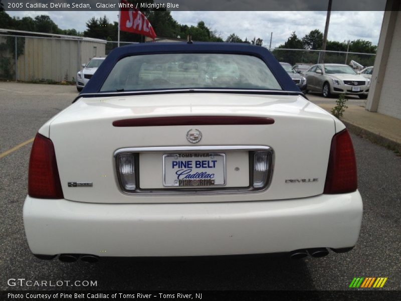 Glacier White / Midnight Blue 2005 Cadillac DeVille Sedan