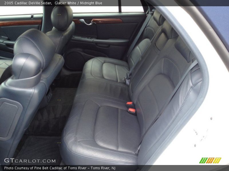 Glacier White / Midnight Blue 2005 Cadillac DeVille Sedan