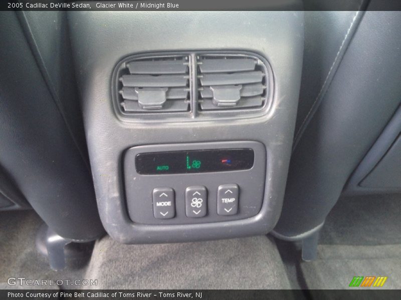 Glacier White / Midnight Blue 2005 Cadillac DeVille Sedan