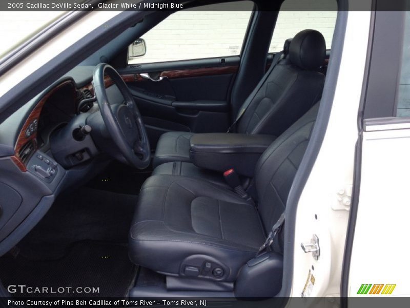 Glacier White / Midnight Blue 2005 Cadillac DeVille Sedan