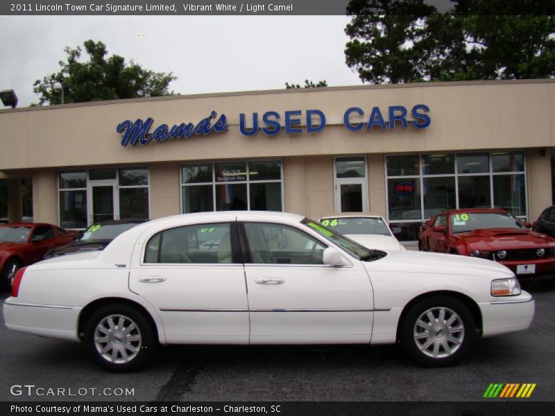 Vibrant White / Light Camel 2011 Lincoln Town Car Signature Limited