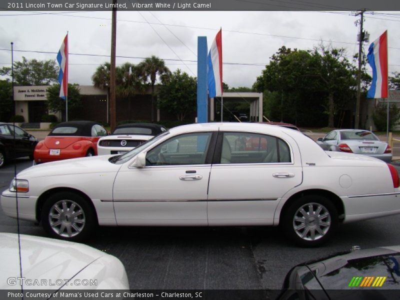 Vibrant White / Light Camel 2011 Lincoln Town Car Signature Limited