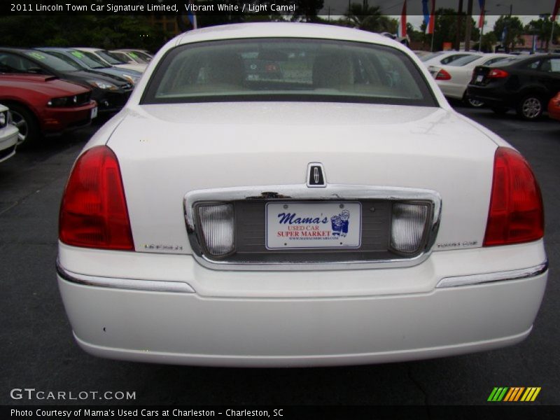 Vibrant White / Light Camel 2011 Lincoln Town Car Signature Limited
