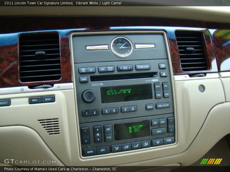 Controls of 2011 Town Car Signature Limited