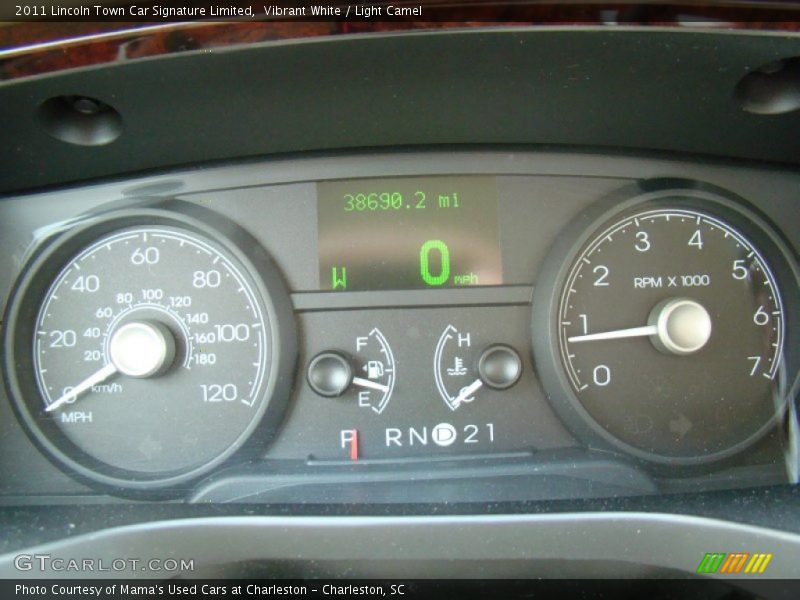  2011 Town Car Signature Limited Signature Limited Gauges