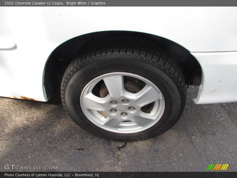 Bright White / Graphite 2002 Chevrolet Cavalier LS Coupe
