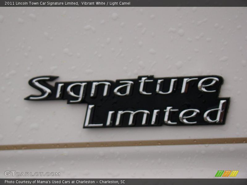  2011 Town Car Signature Limited Logo