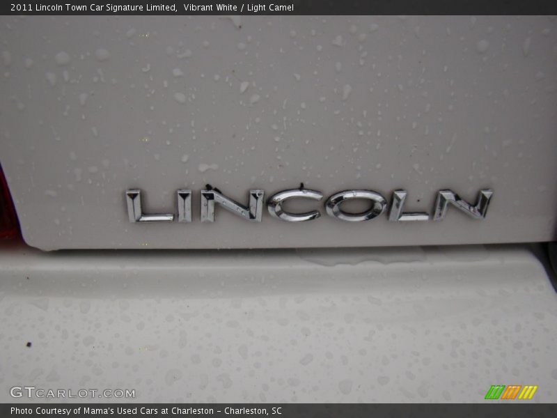 Vibrant White / Light Camel 2011 Lincoln Town Car Signature Limited
