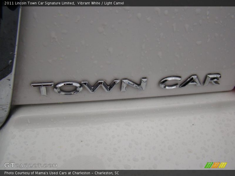 Vibrant White / Light Camel 2011 Lincoln Town Car Signature Limited